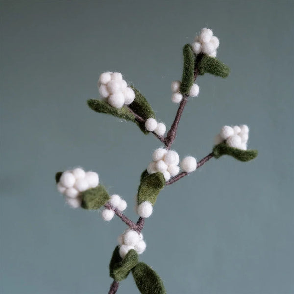 Filz Zweig mit Beeren weiß